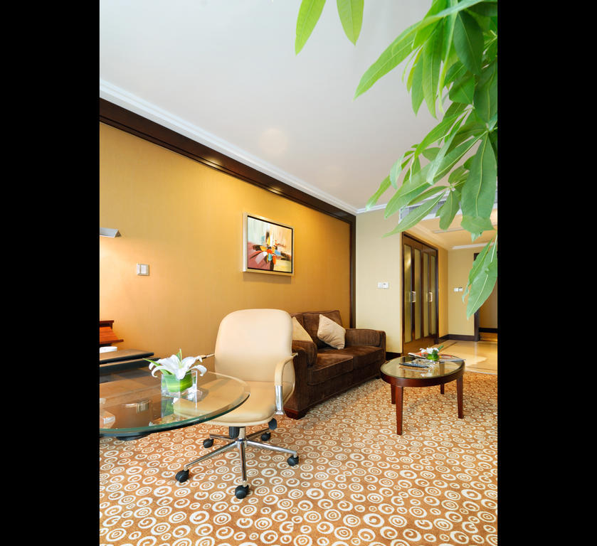 Golden Eagle Summit Hotel Downtown Nankín Habitación foto